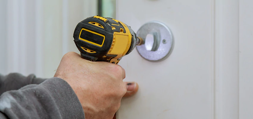 Street Locksmith For Smart Lock Repair in Apopka, FL